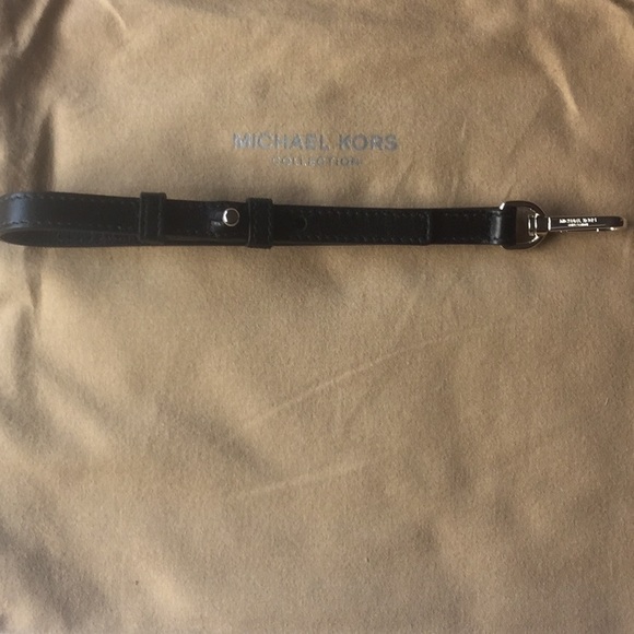 🍒MICHAEL KORS COLLECTION CHERRY LEATHER WRISTLET - Picture 10 of 10